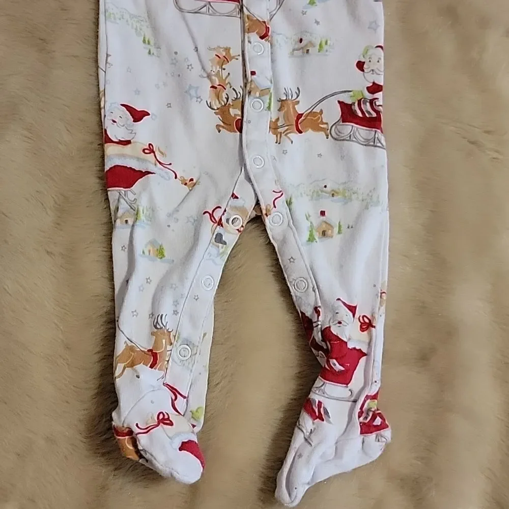 POTTERY BARN KIDS WHITE CHRISTMAS COTTON SLEEPER FOOTIE, SIZE 0-3 MONTHS